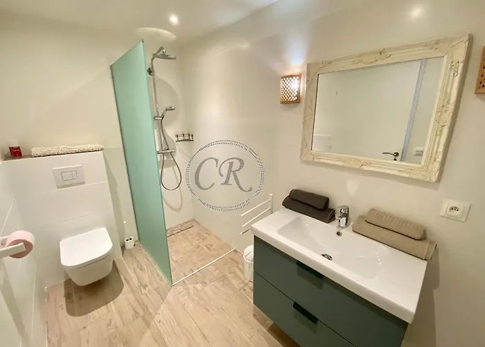 T2 Standing 800m De La De St Clair Апартаменты Ле-Лаванду